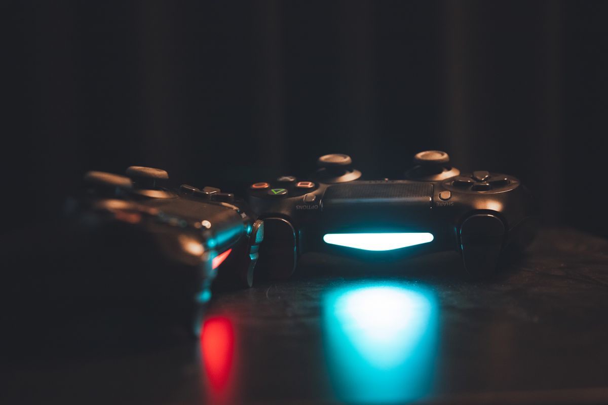 Illuminated game controllers